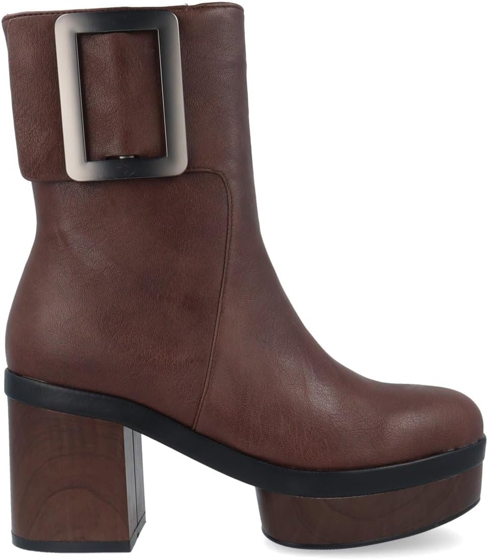 Pavo Monitor Arm installed on a wooden office desk