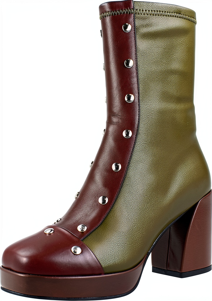 NOA HARMON Damenstiefel mit Nieten in Grün auf einem Holzfußboden